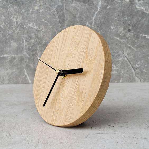 Small oak standing clock ø150x15mm