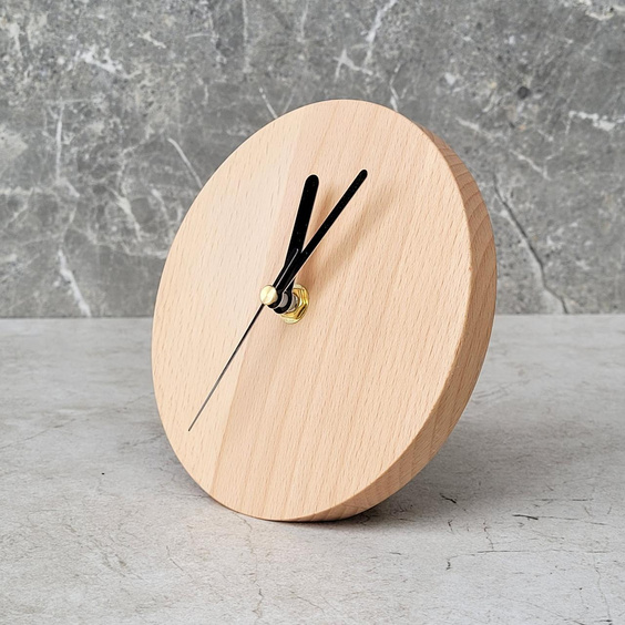 Small Beech standing clock ø150x15mm