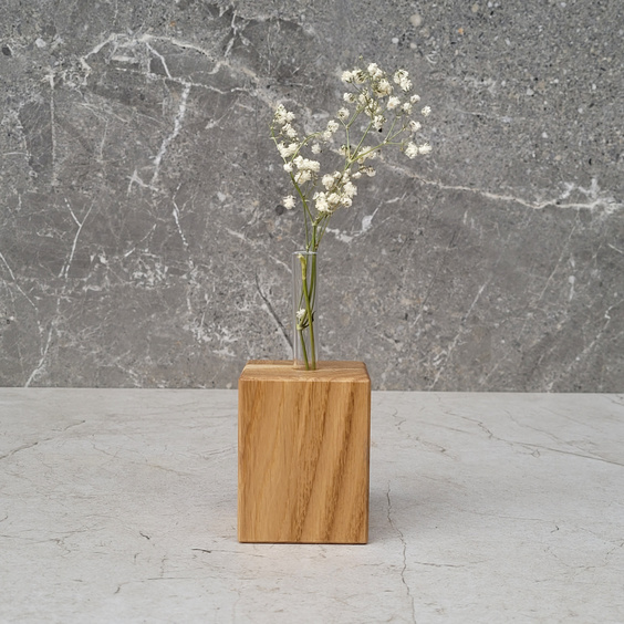 Oak vase 55x55x70mm 